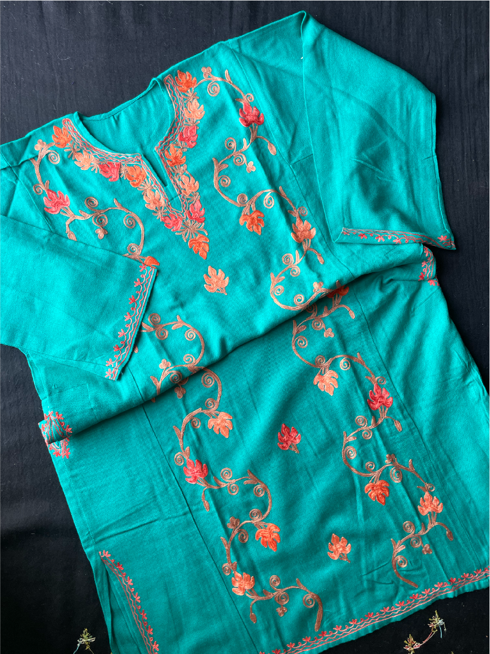 Kashmiri Pheran - Aarikari