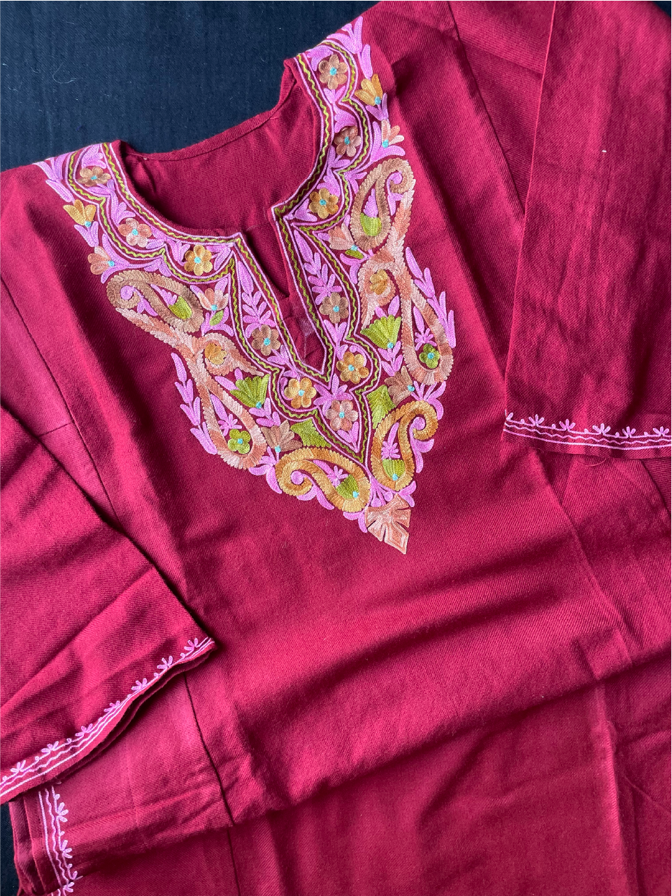 Kashmiri Pheran - Aarikari