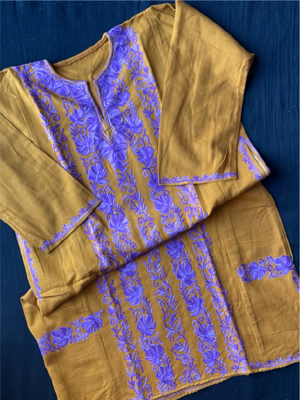 Kashmiri Pheran - Aarikari