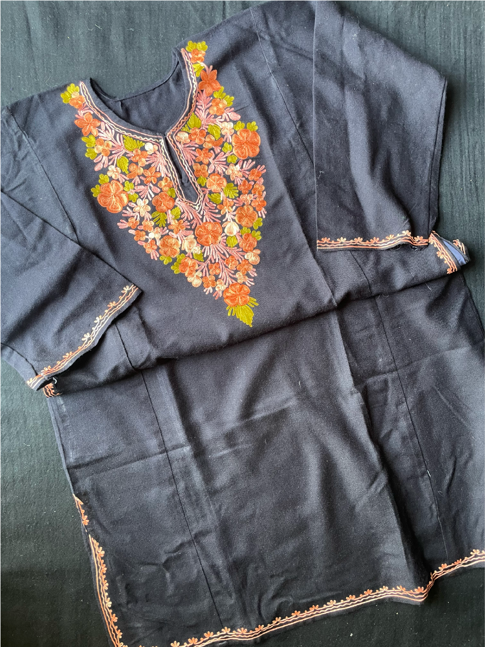 Kashmiri Pheran - Aarikari