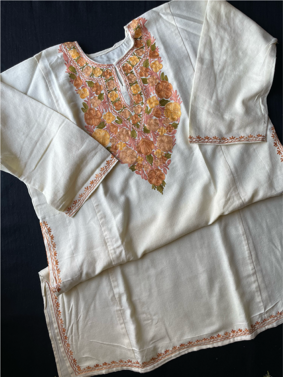 Kashmiri Pheran - Aarikari