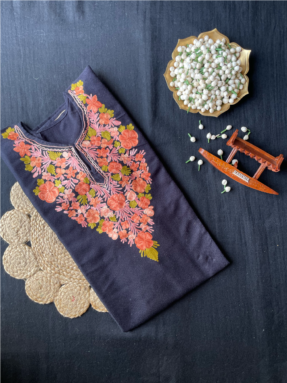 Kashmiri Pheran - Aarikari