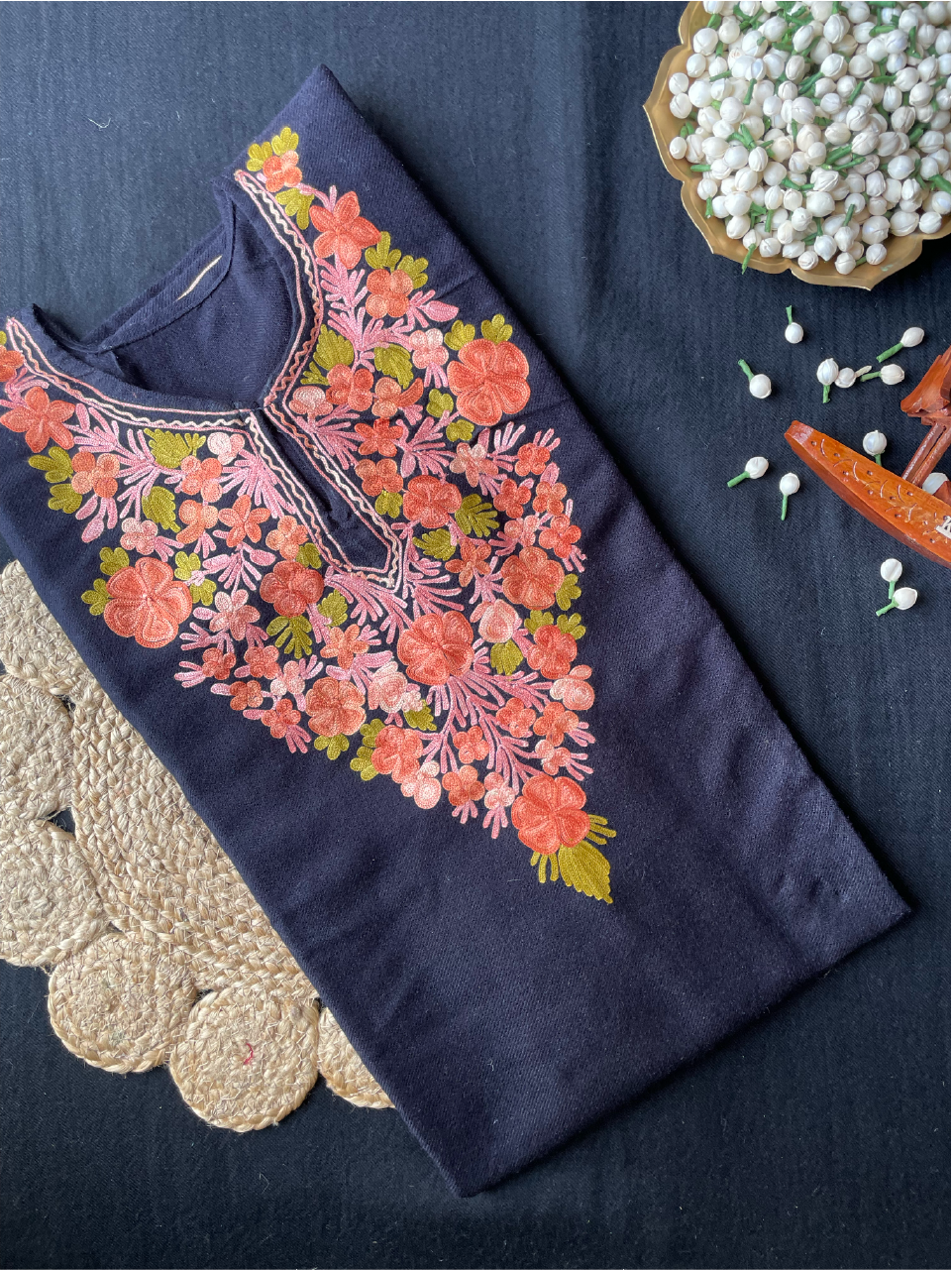 Kashmiri Pheran - Aarikari