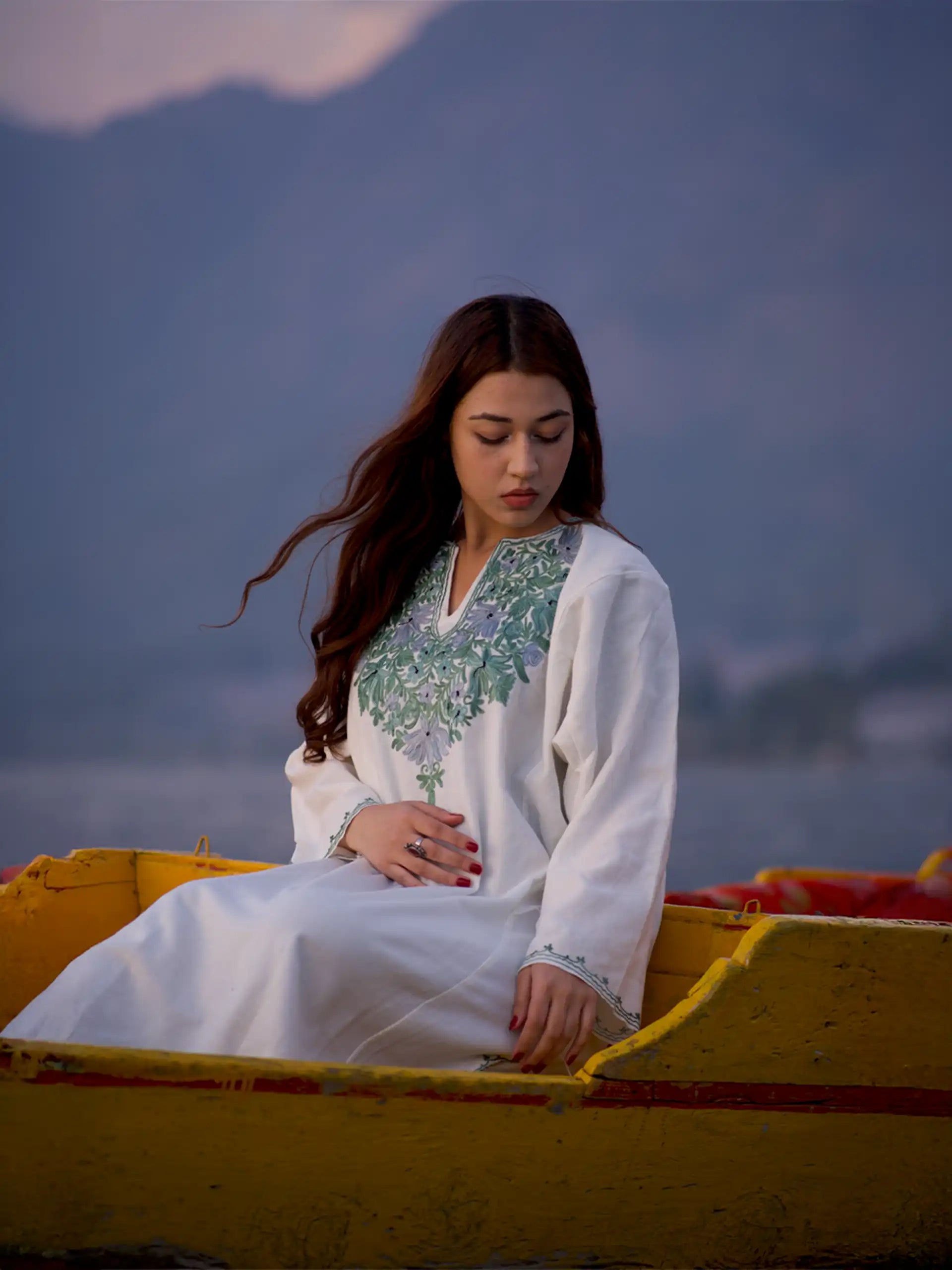 Kashmiri Pheran - Aarikari