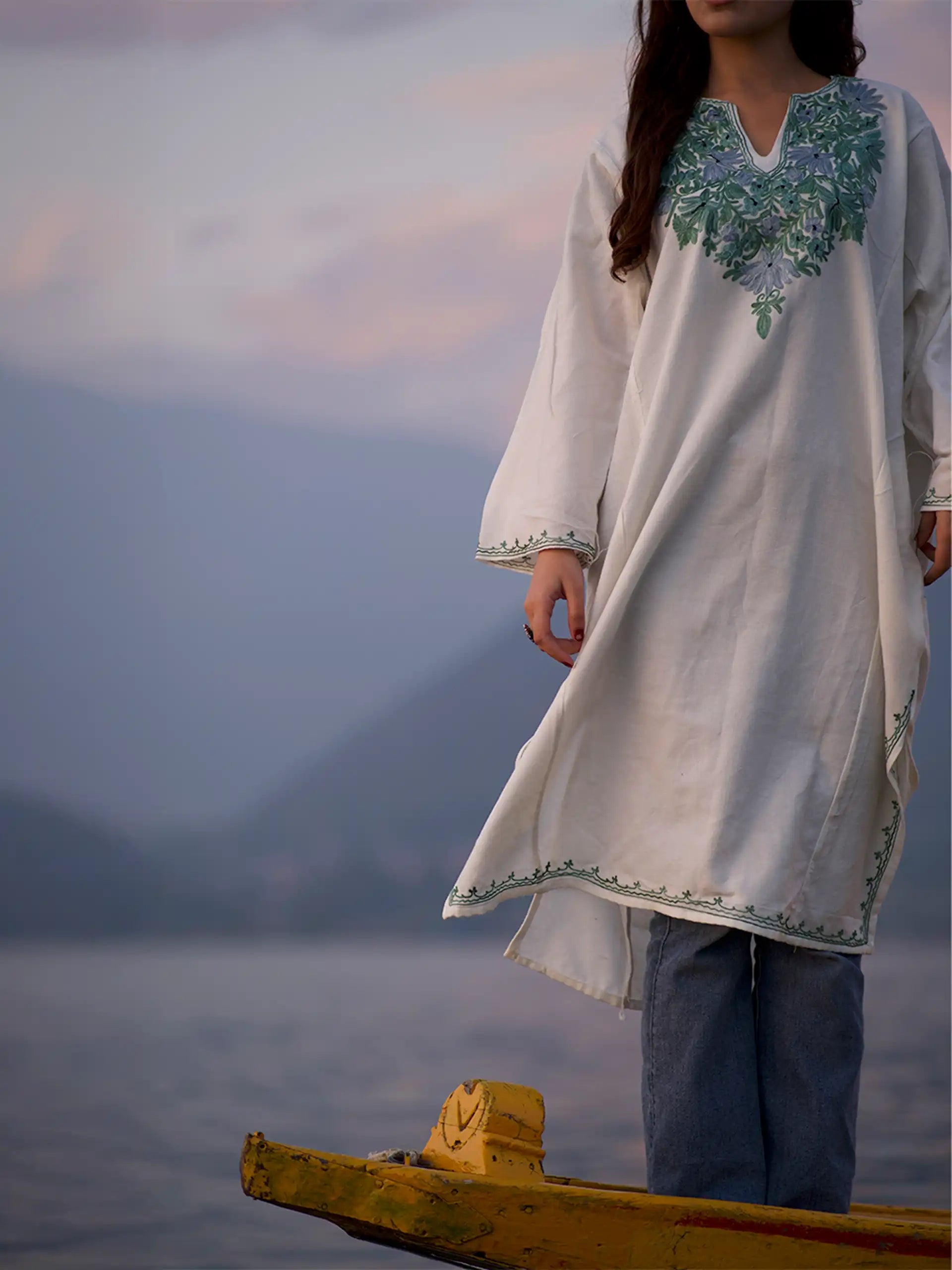 Kashmiri Pheran - Aarikari