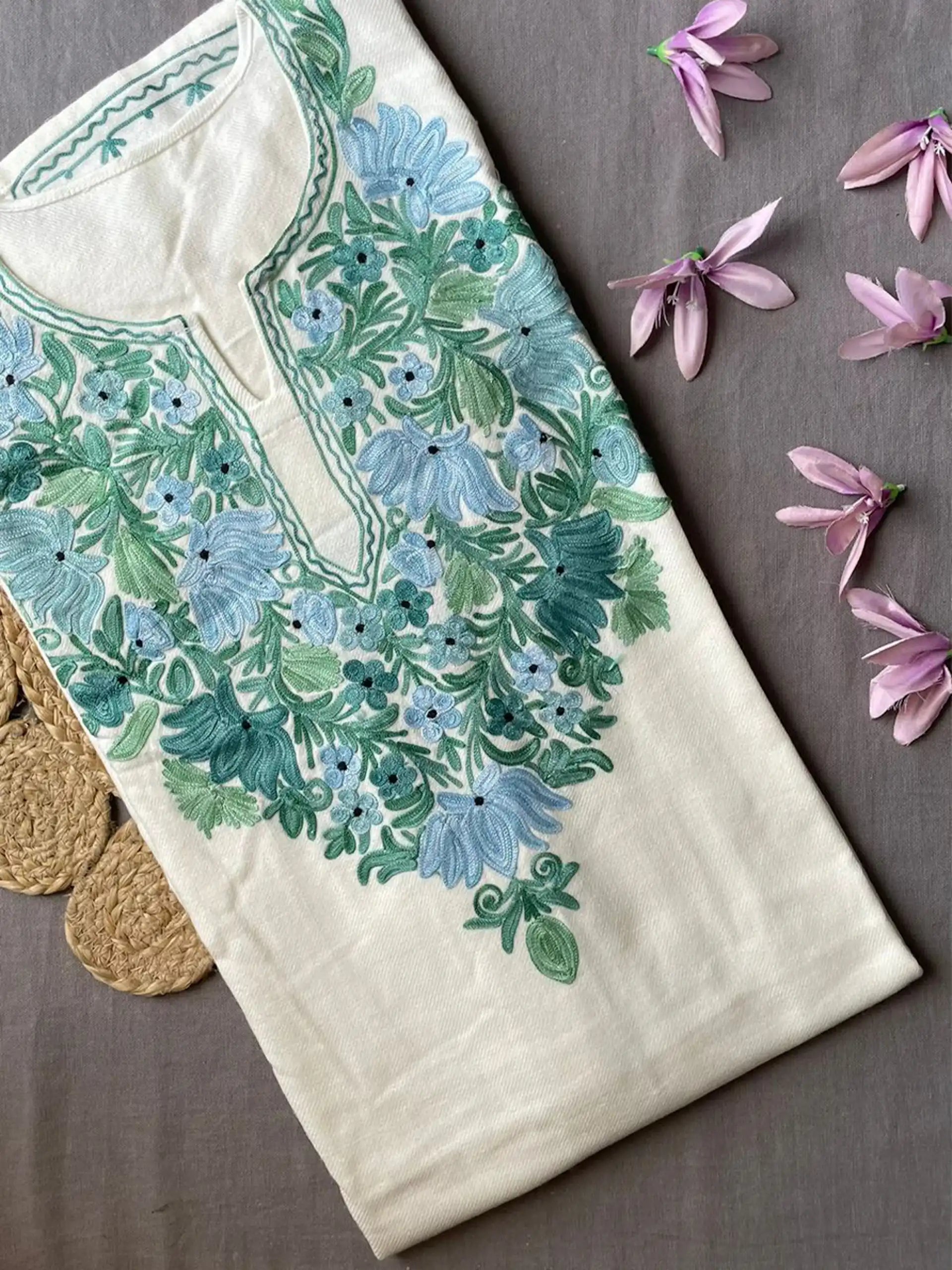 Kashmiri Pheran - Aarikari